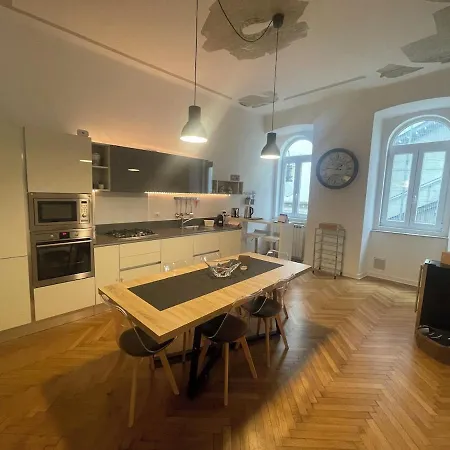 House 1826 In The Marine Heart Of * Триест